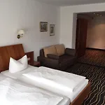 Zur Schoenen Aussicht 3*